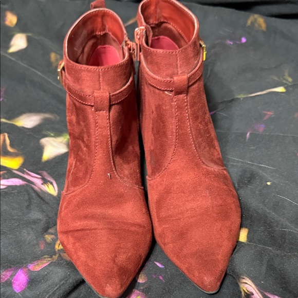 Jones New York Signature “FAWN” Rust Suede Ankle Booties – Size 8.5 - Picture 2 of 7